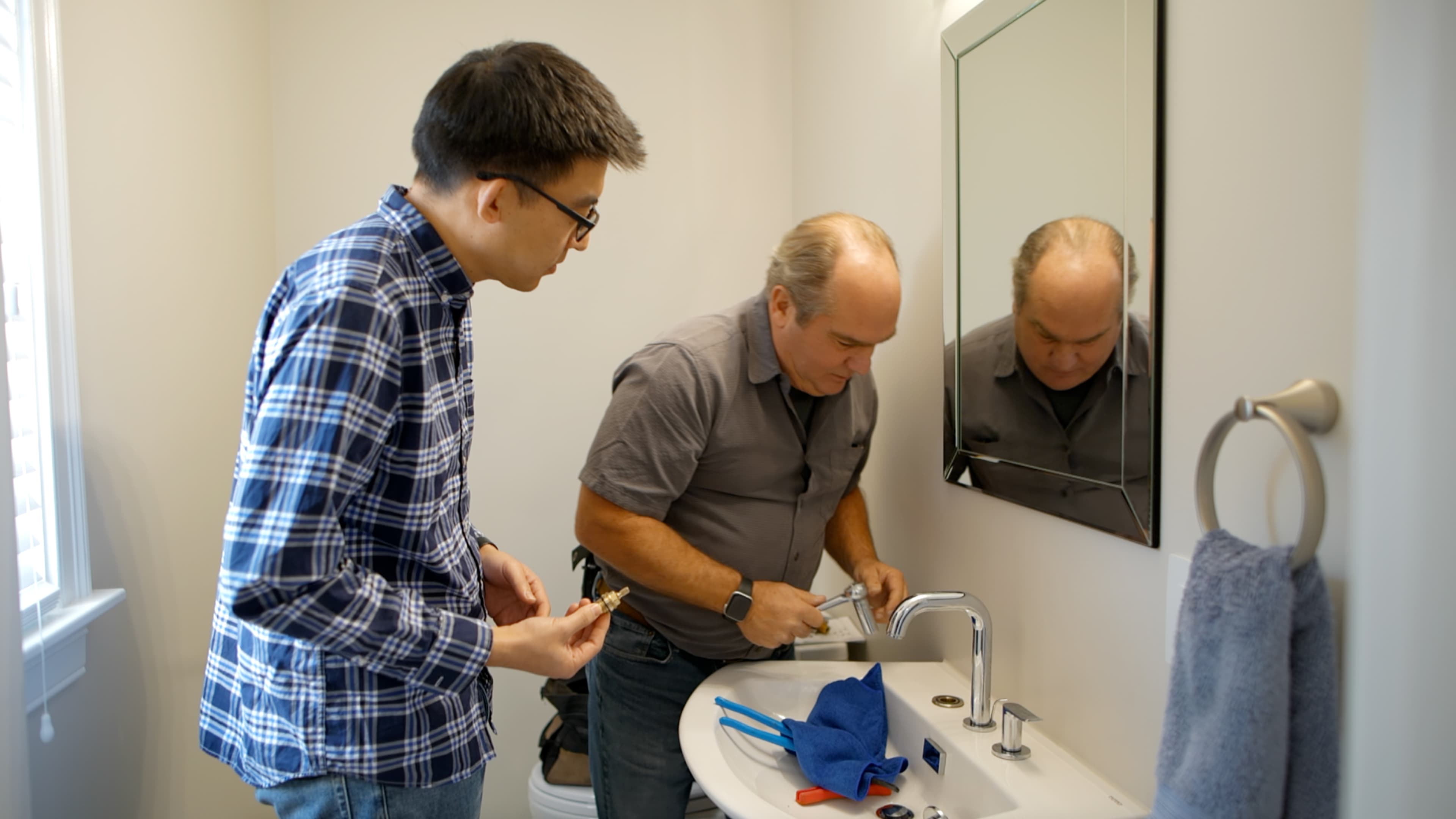 TFH, ASK S20 E25: Richard Trethewey fixes a stuck bathroom sink faucet